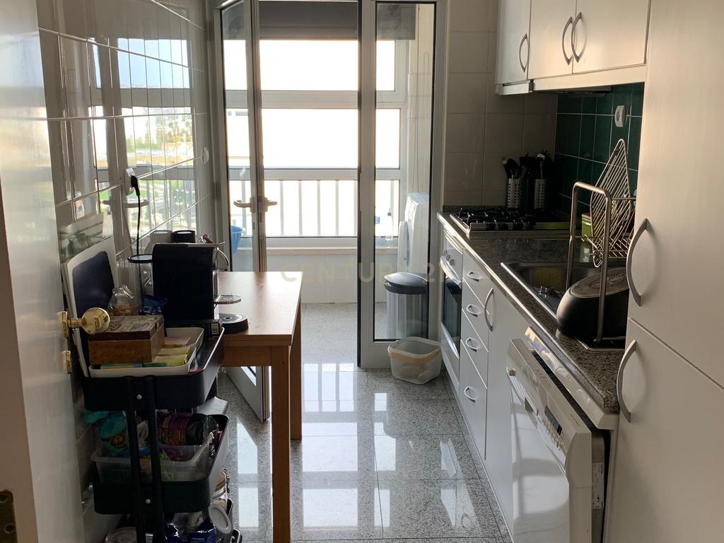Apartamento T2 com Varanda e Garagem  - Image 4
